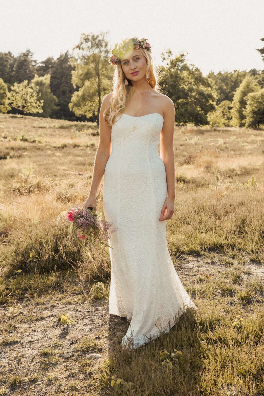 Sommerhochzeit Heide Brautkleid Brautmode Hochzeitsblume ...